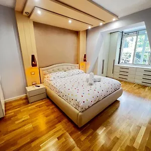 tirana-center.hotels-in-tirana.com/